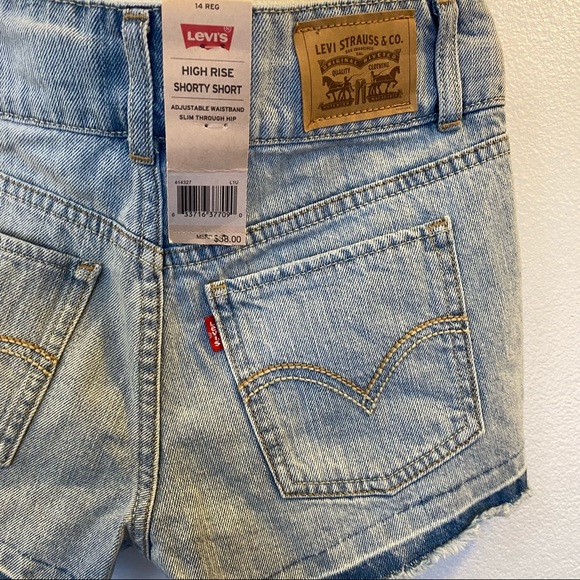Levi’s High Rise Frayed Shorts in Faded Denim - Picture 3 of 10